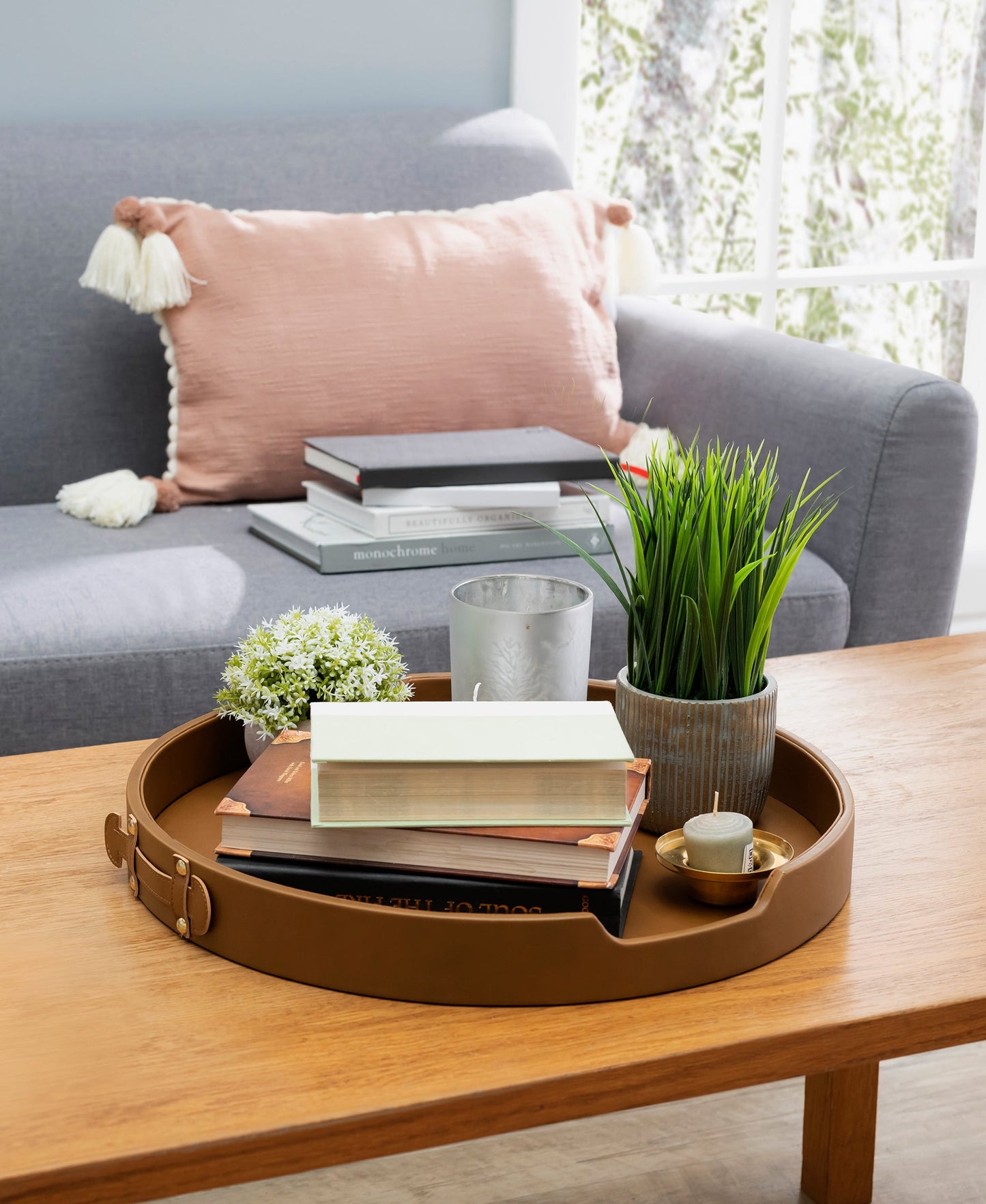 Light Brown Round Tray for Elegant Serving and Décor
