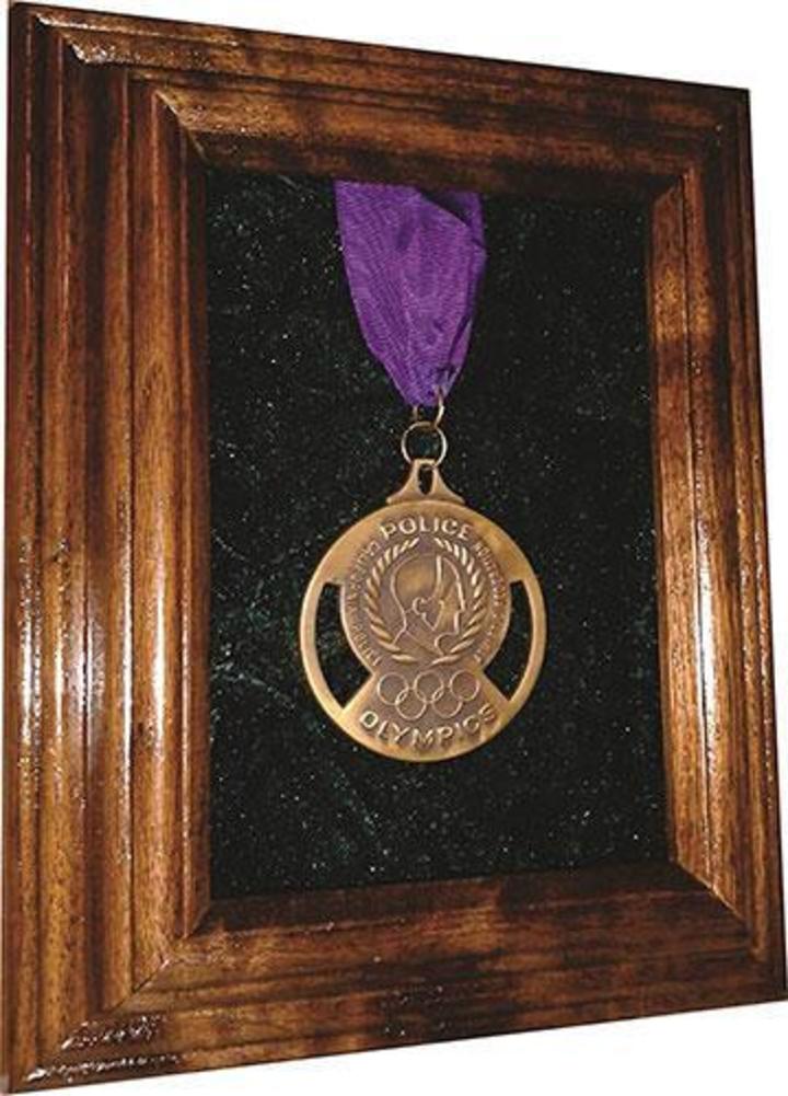 Flag Connections Single Military Medal Display Case - 5x7 Walnut.