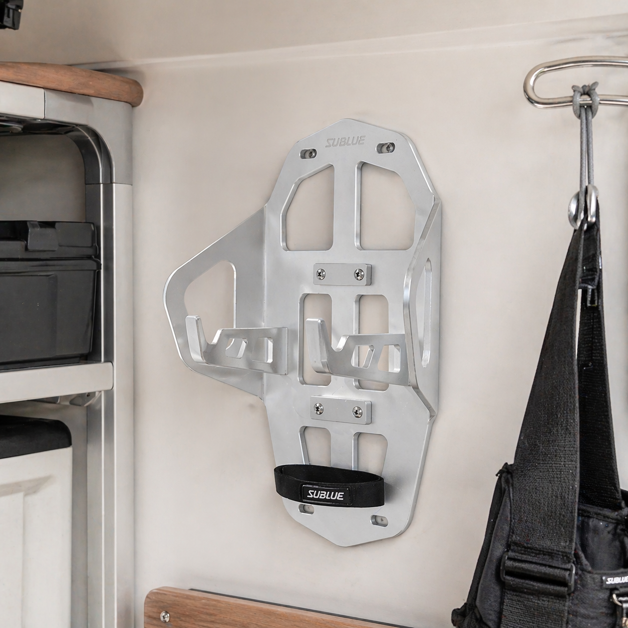 VAPOR Wall-Mount Rack