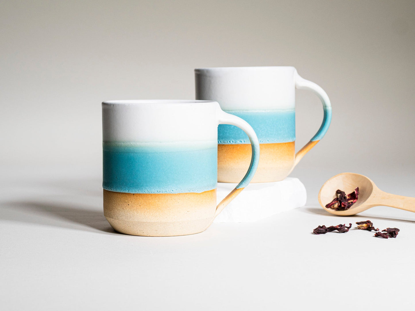 Ceramic Coffee Tea Mug with Handle Turquoise White 14 oz Stoneware