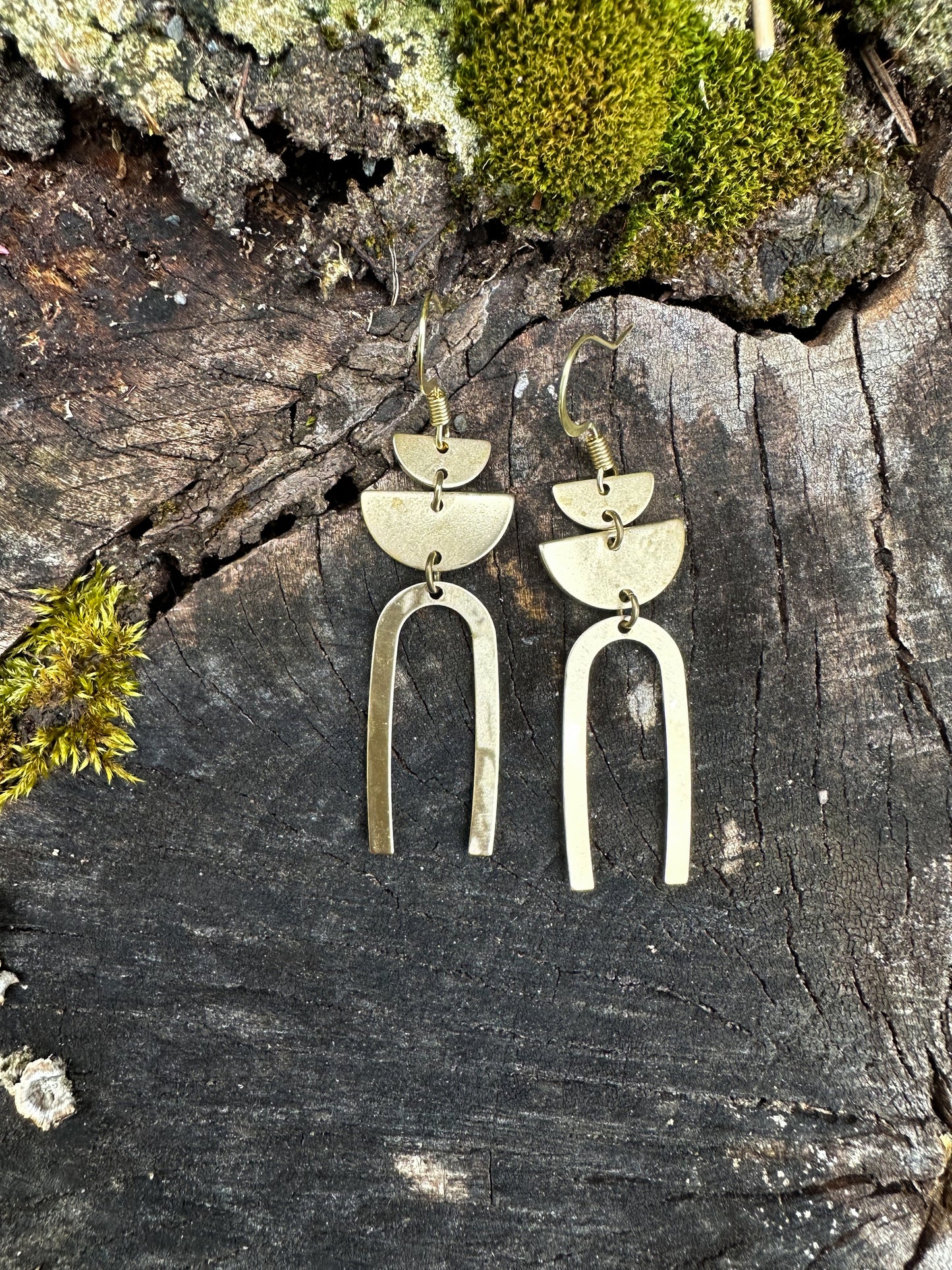 Classic boho earrings sturdy brass, gold color, geometric shape, rainbow with half circles