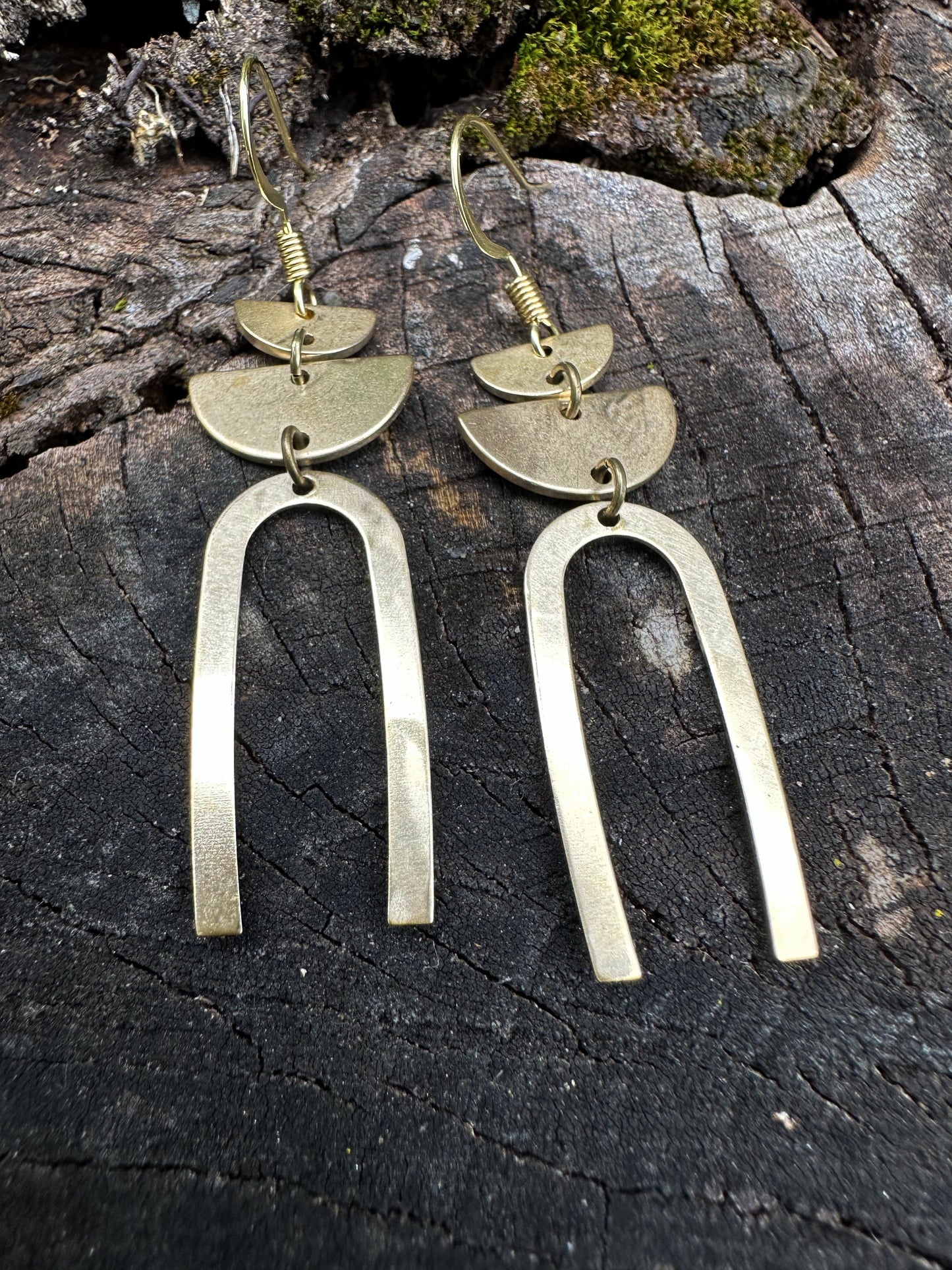 Classic boho earrings sturdy brass, gold color, geometric shape, rainbow with half circles